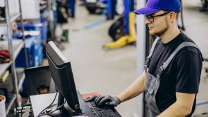 Comment un logiciel de maintenance peut-il réduire les arrêts machines ?