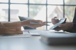 Pourquoi choisir une banque en ligne : les avantages